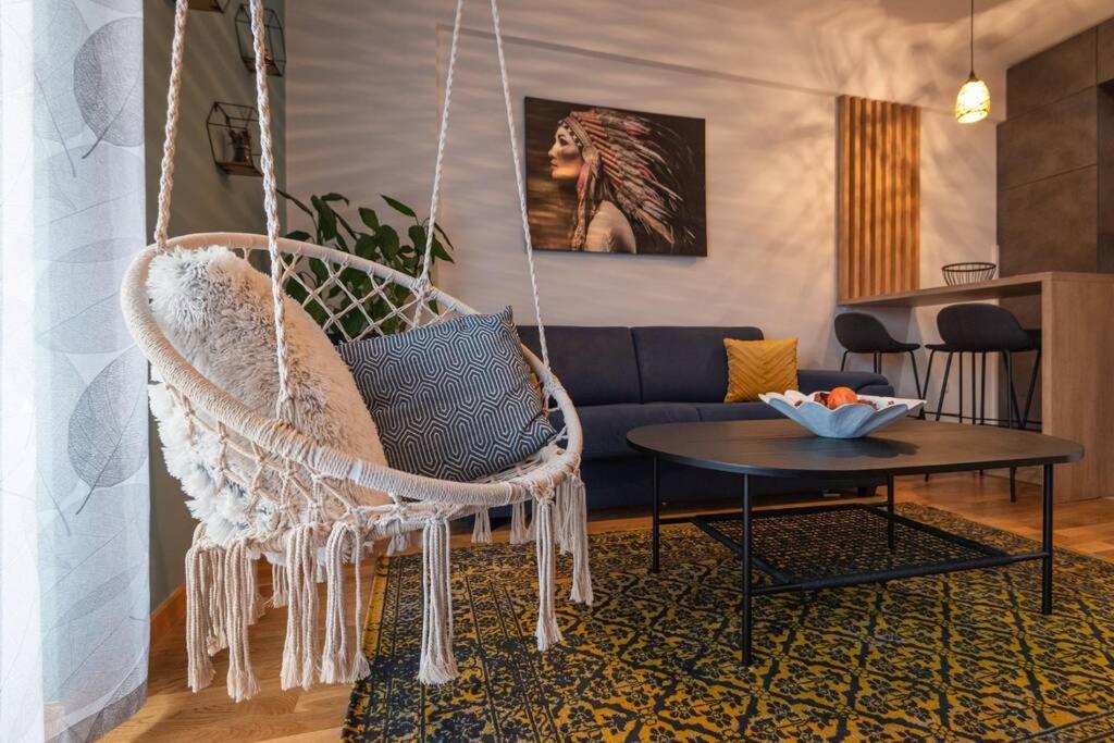 Modern, Bright And Cozy Apartment 波德戈里察 外观 照片