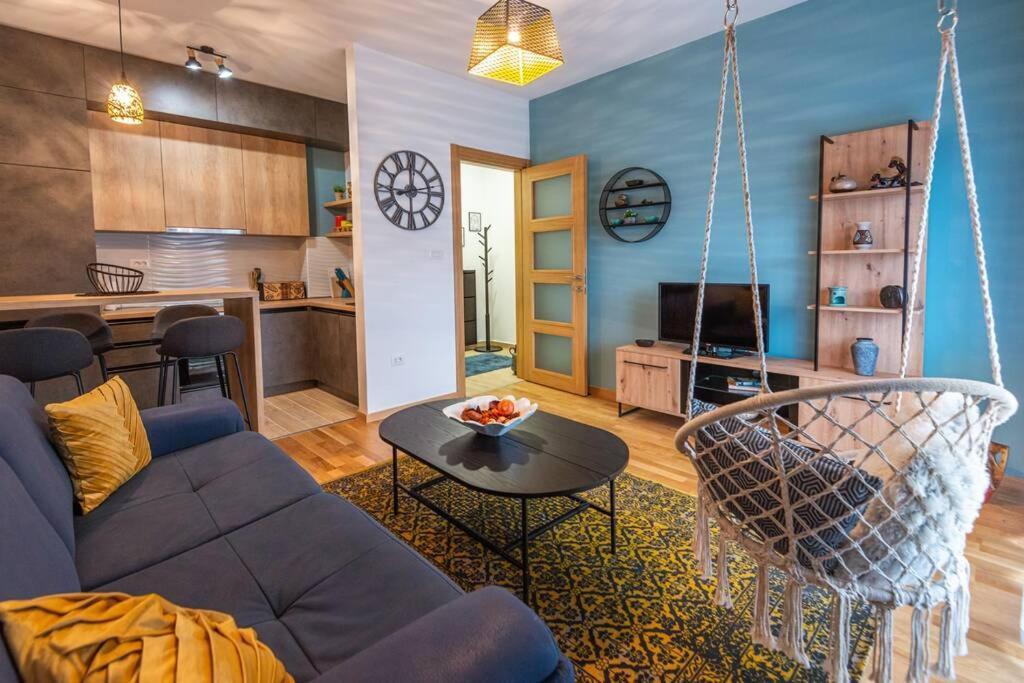 Modern, Bright And Cozy Apartment 波德戈里察 外观 照片