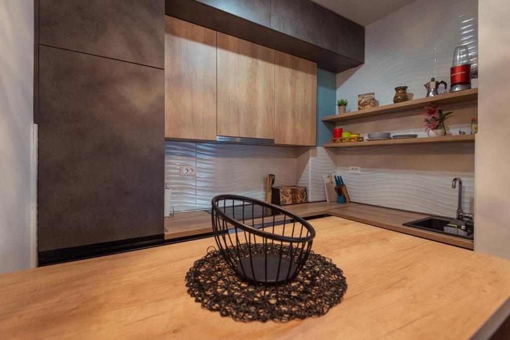 Modern, Bright And Cozy Apartment 波德戈里察 外观 照片