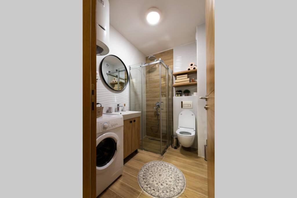 Modern, Bright And Cozy Apartment 波德戈里察 外观 照片