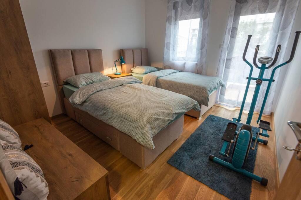 Modern, Bright And Cozy Apartment 波德戈里察 外观 照片